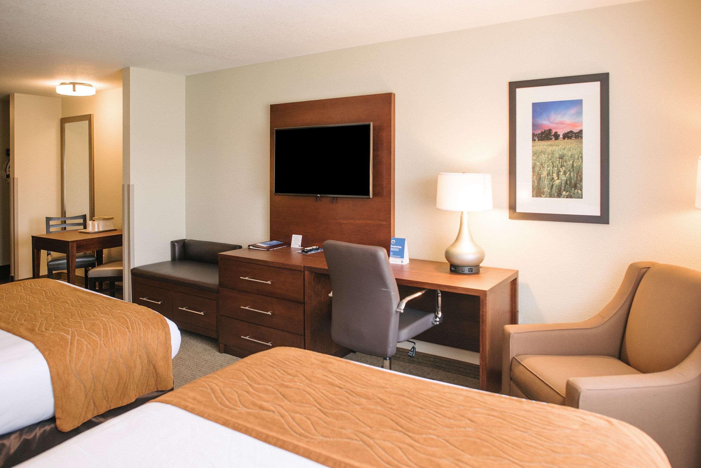 Comfort Inn & Suites Къстър Екстериор снимка
