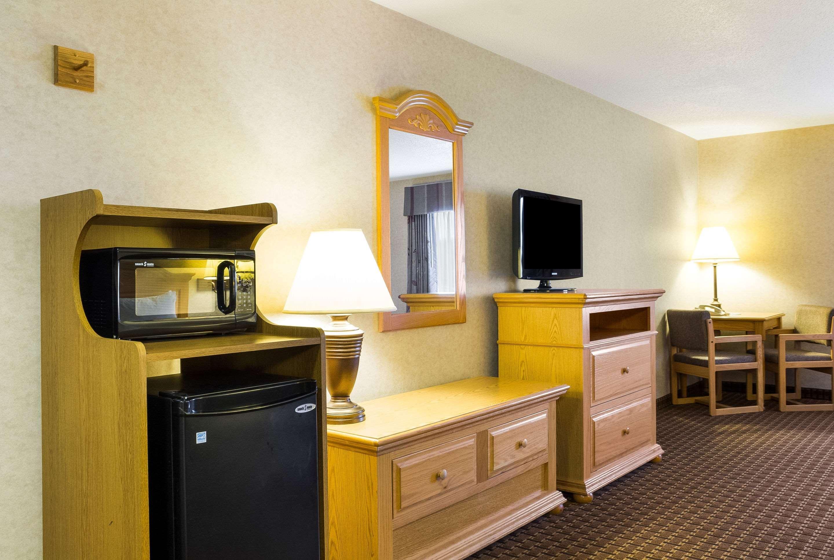 Comfort Inn & Suites Къстър Екстериор снимка