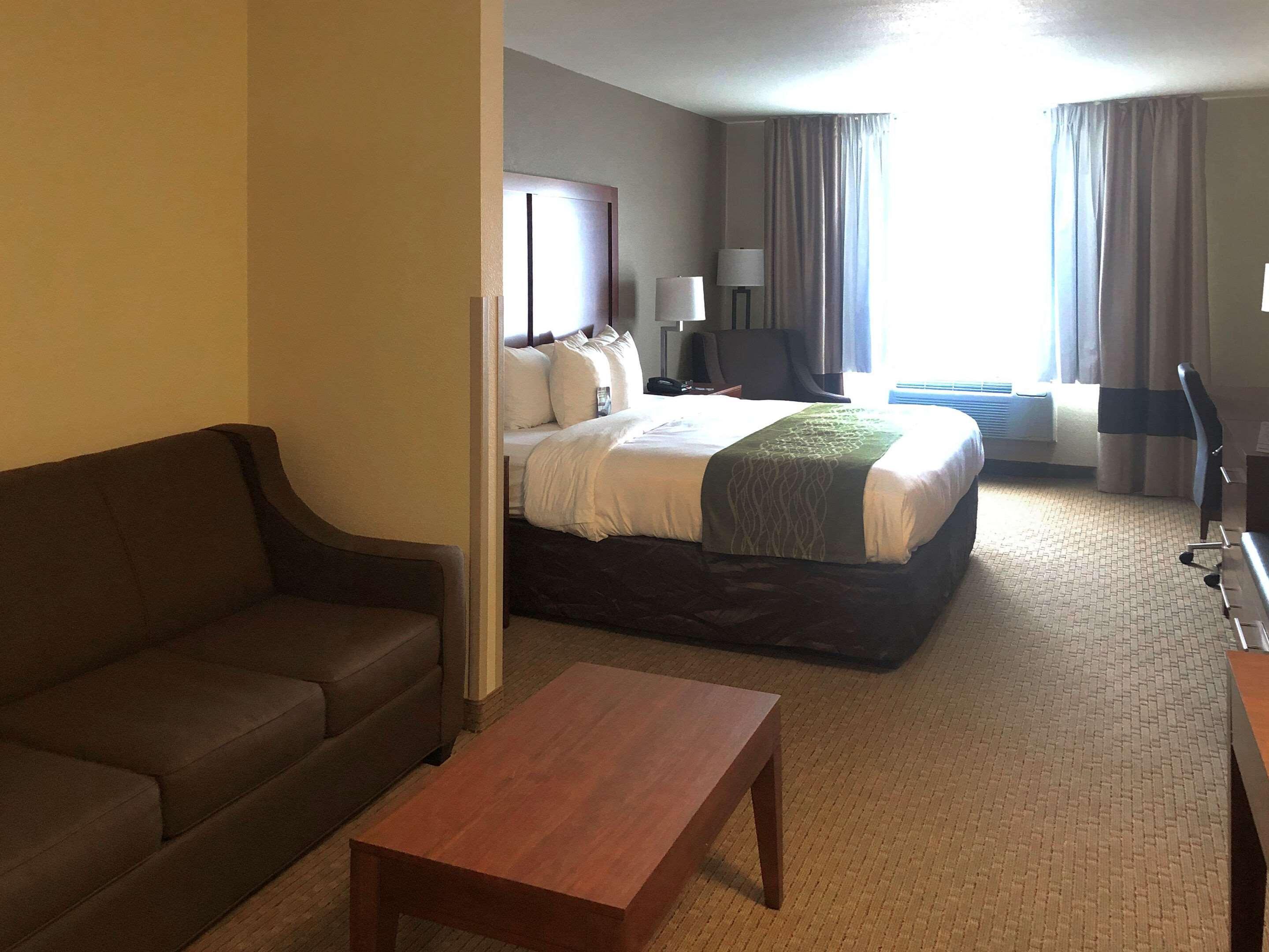Comfort Inn & Suites Къстър Екстериор снимка