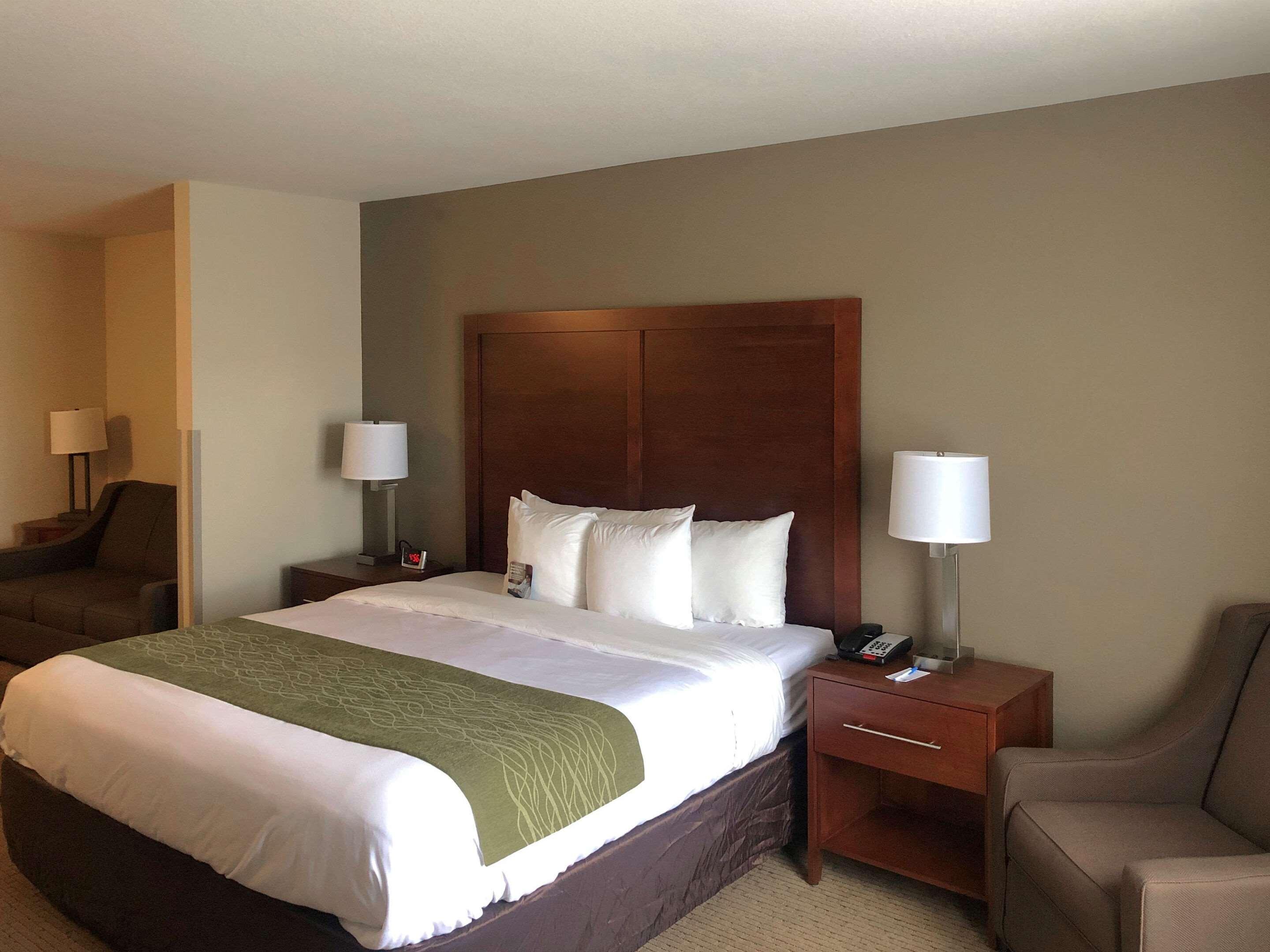 Comfort Inn & Suites Къстър Екстериор снимка