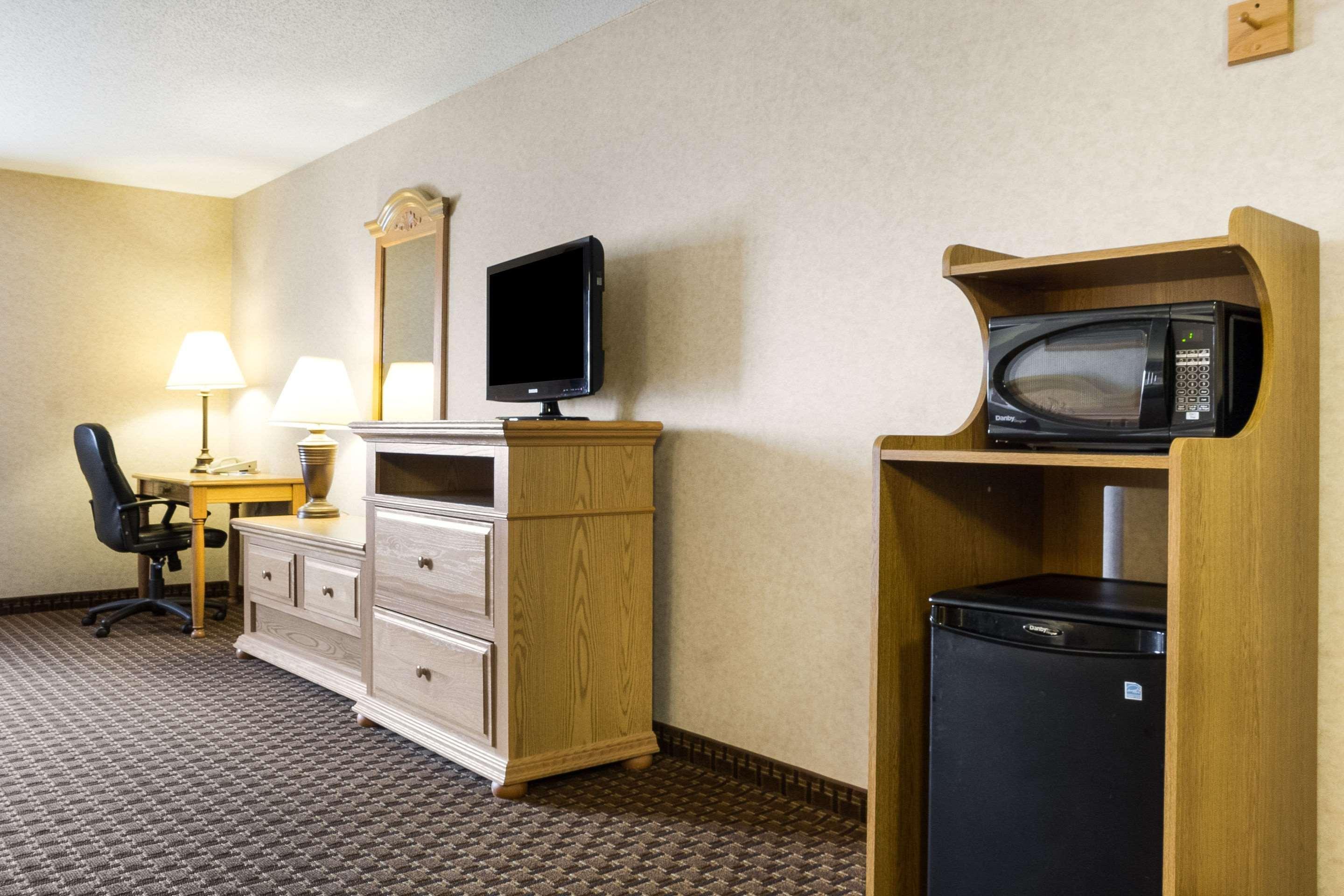 Comfort Inn & Suites Къстър Екстериор снимка