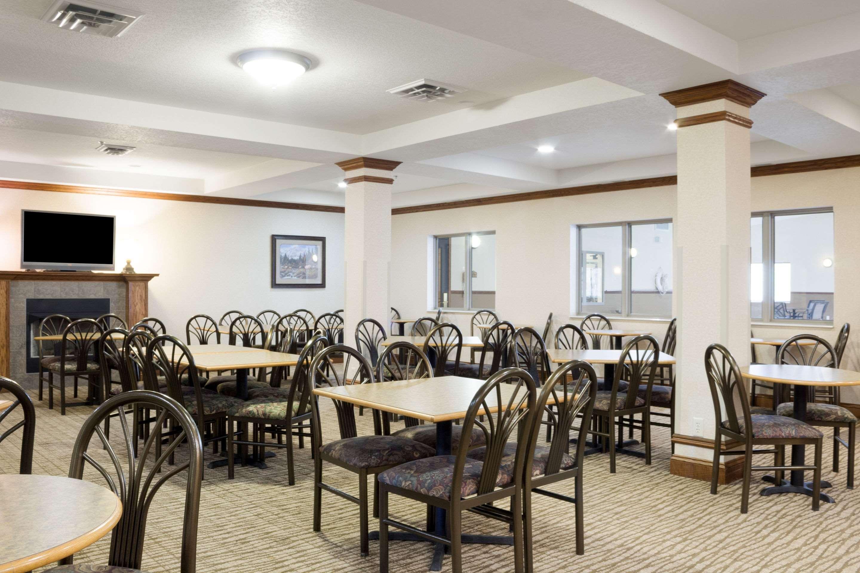Comfort Inn & Suites Къстър Екстериор снимка