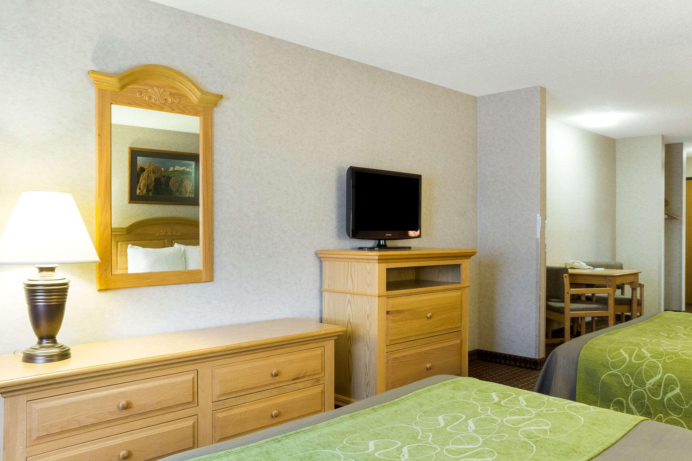 Comfort Inn & Suites Къстър Екстериор снимка