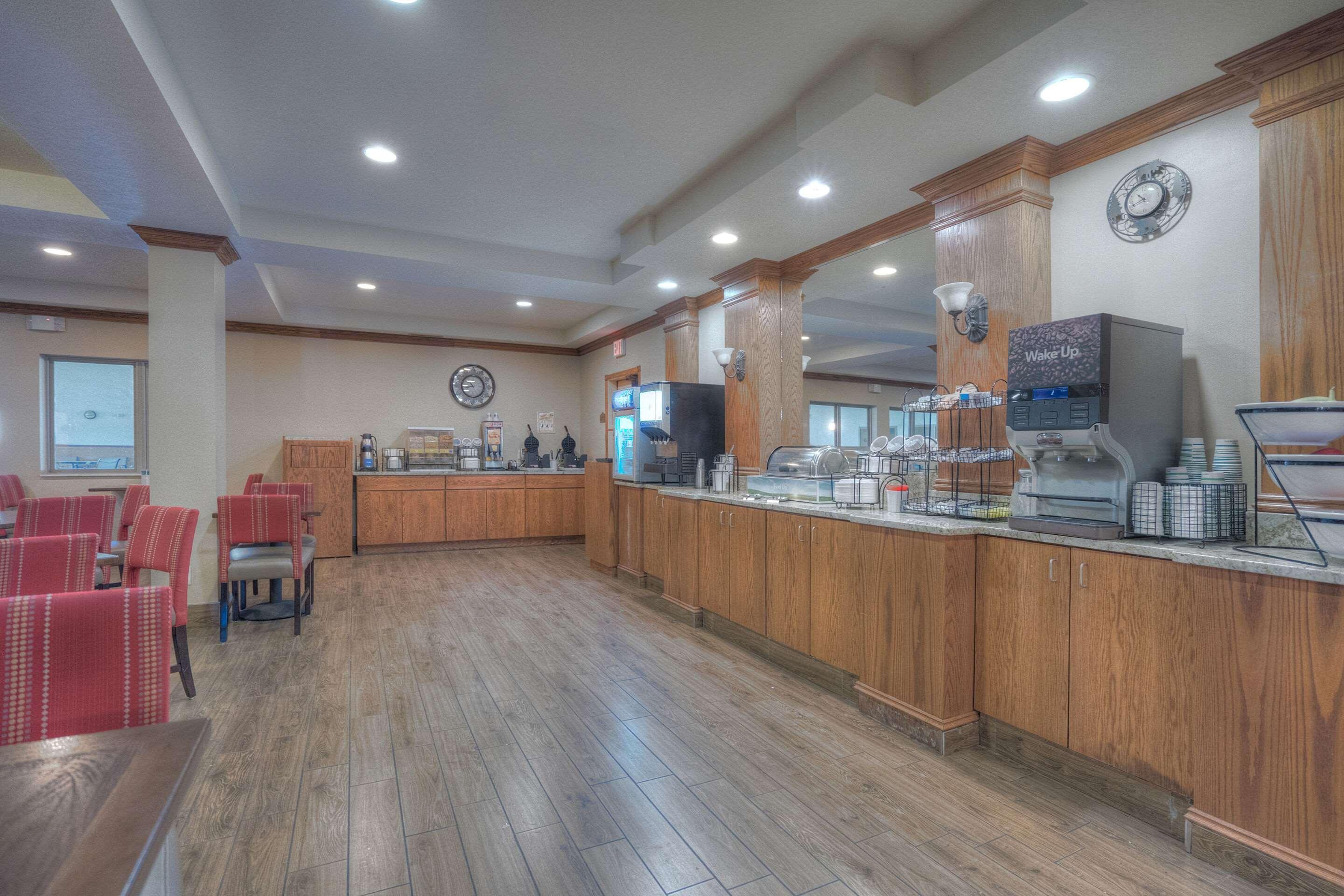 Comfort Inn & Suites Къстър Екстериор снимка