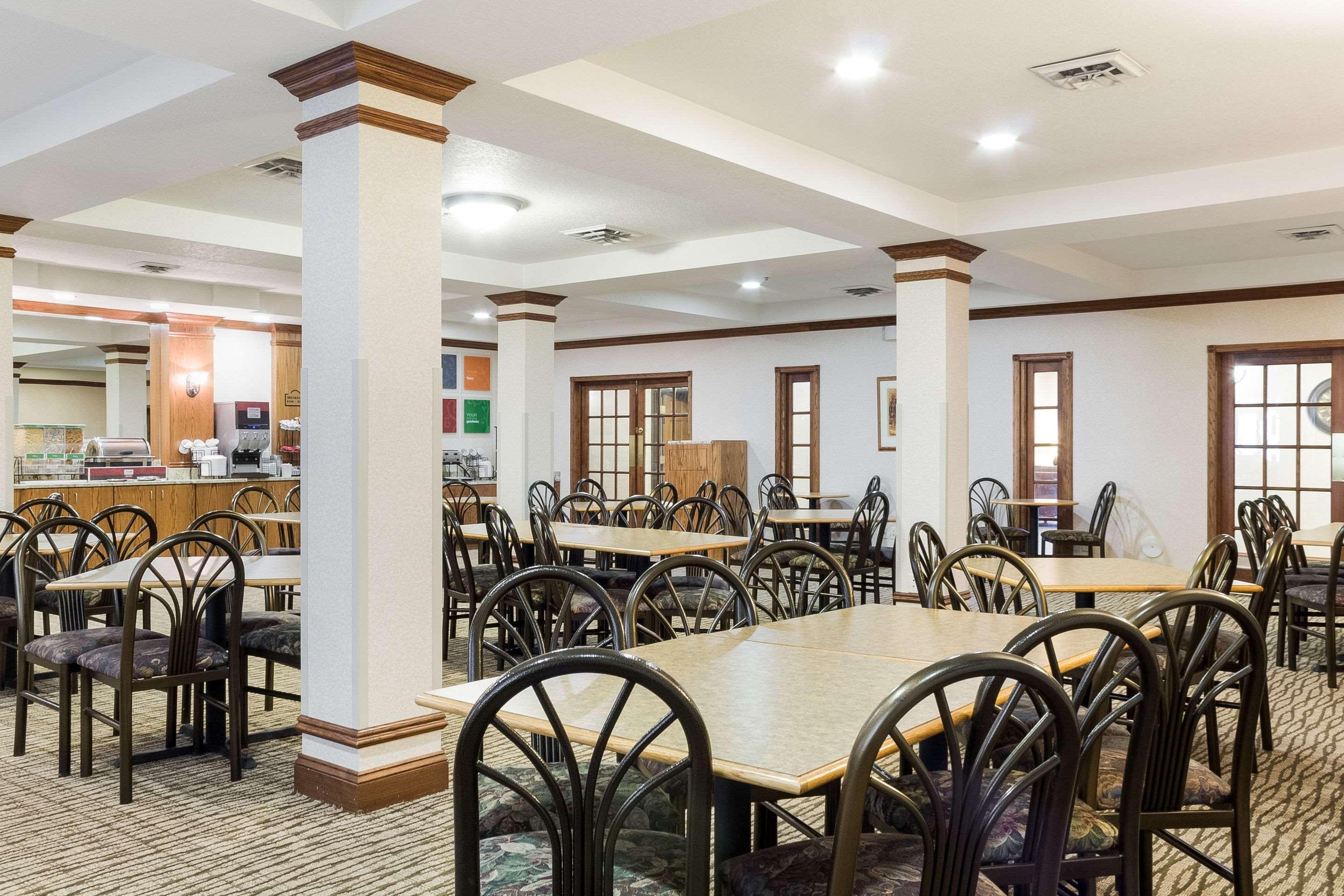Comfort Inn & Suites Къстър Екстериор снимка