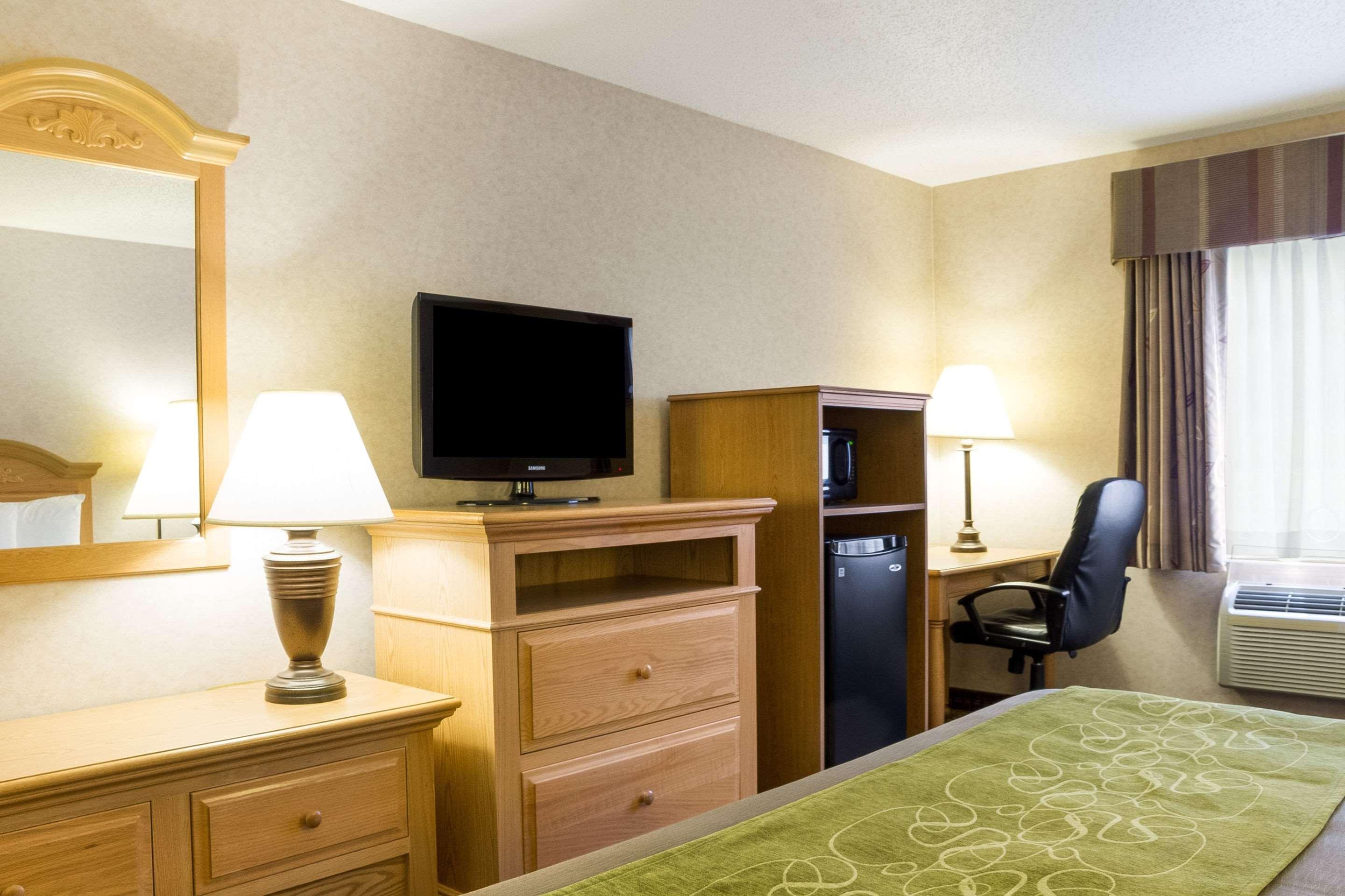 Comfort Inn & Suites Къстър Екстериор снимка