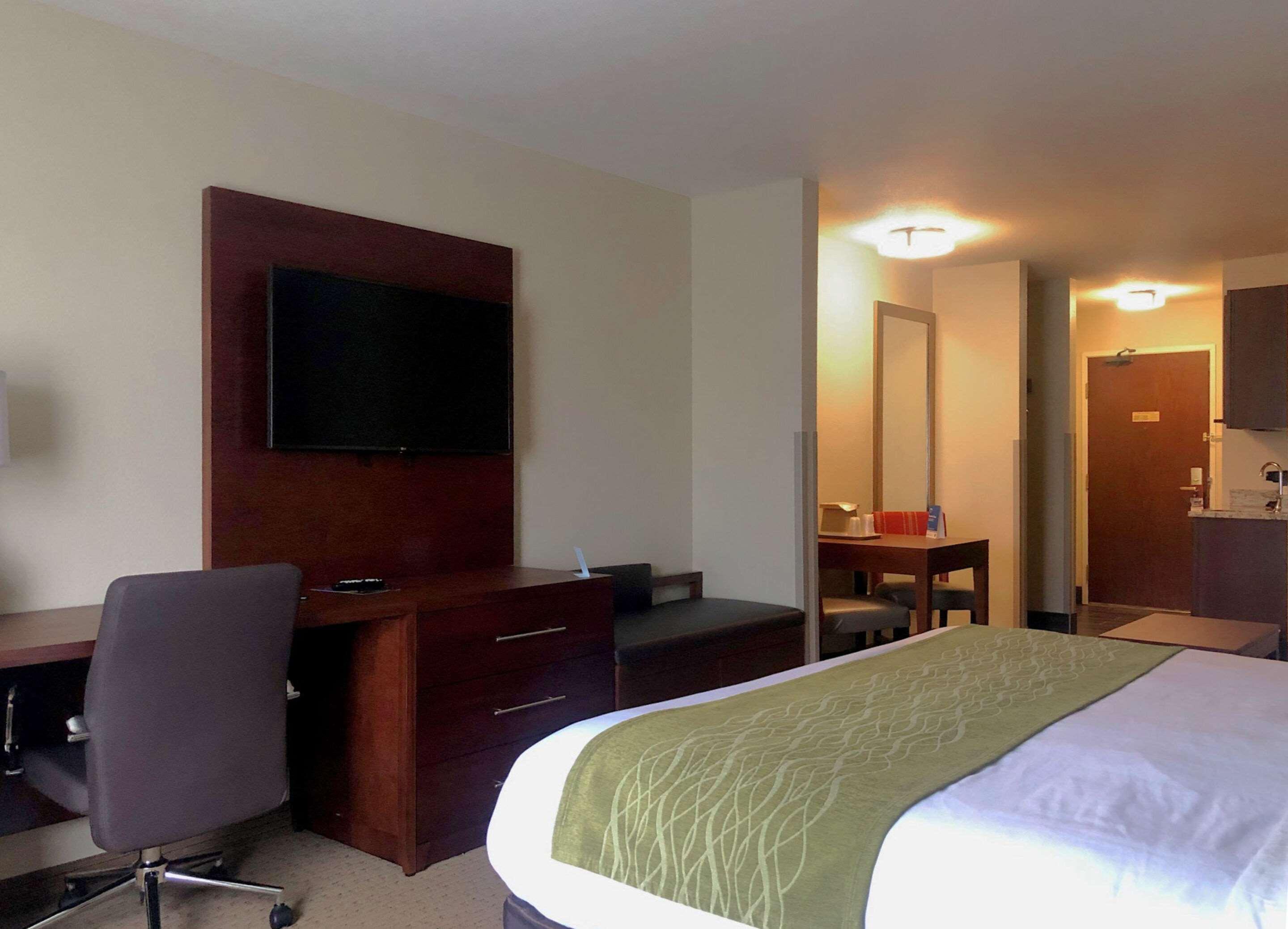 Comfort Inn & Suites Къстър Екстериор снимка