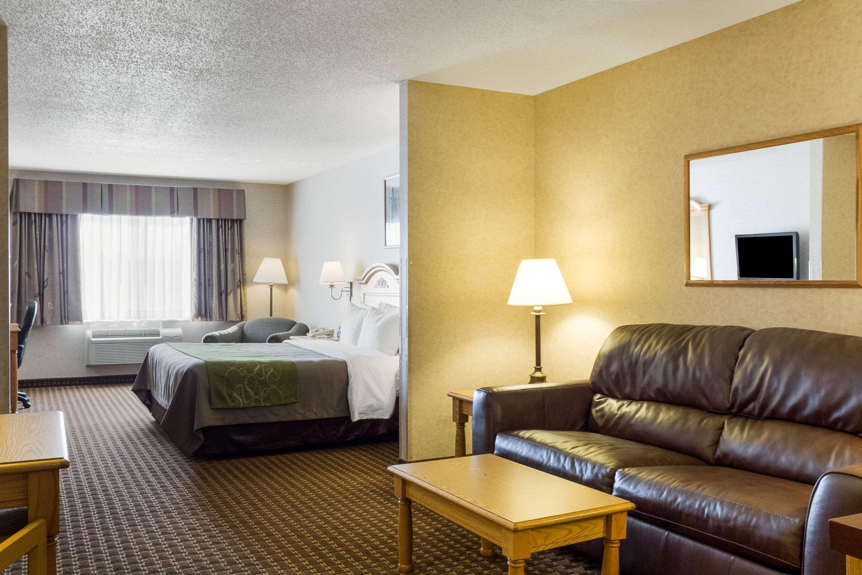 Comfort Inn & Suites Къстър Екстериор снимка