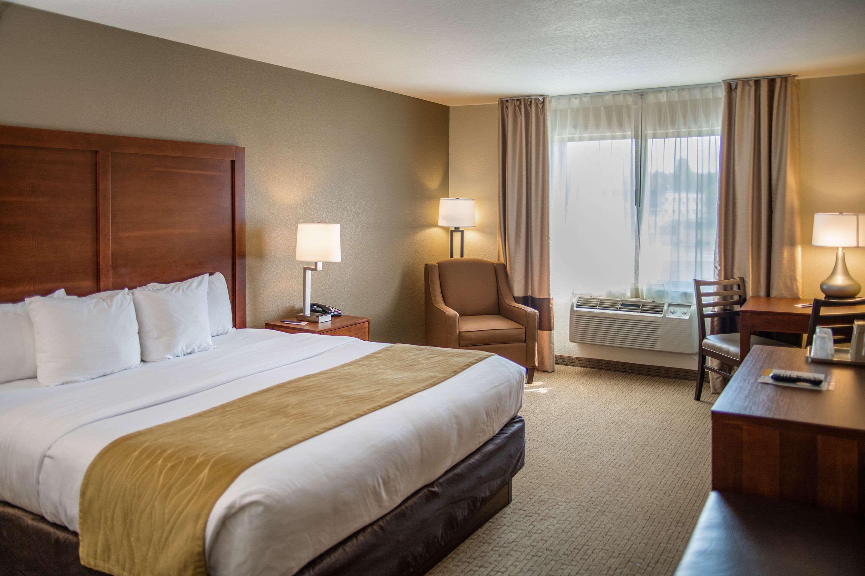 Comfort Inn & Suites Къстър Екстериор снимка