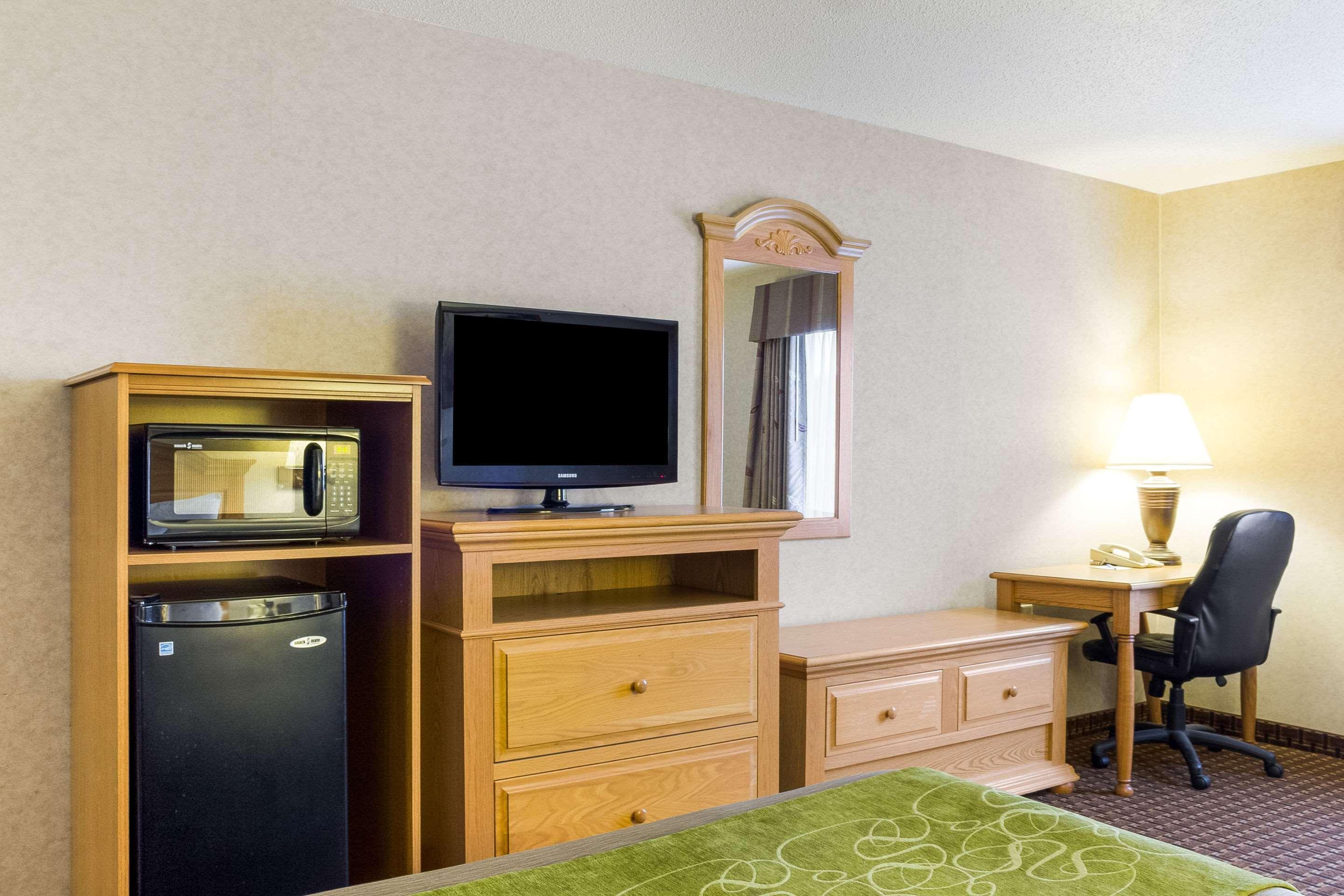 Comfort Inn & Suites Къстър Екстериор снимка