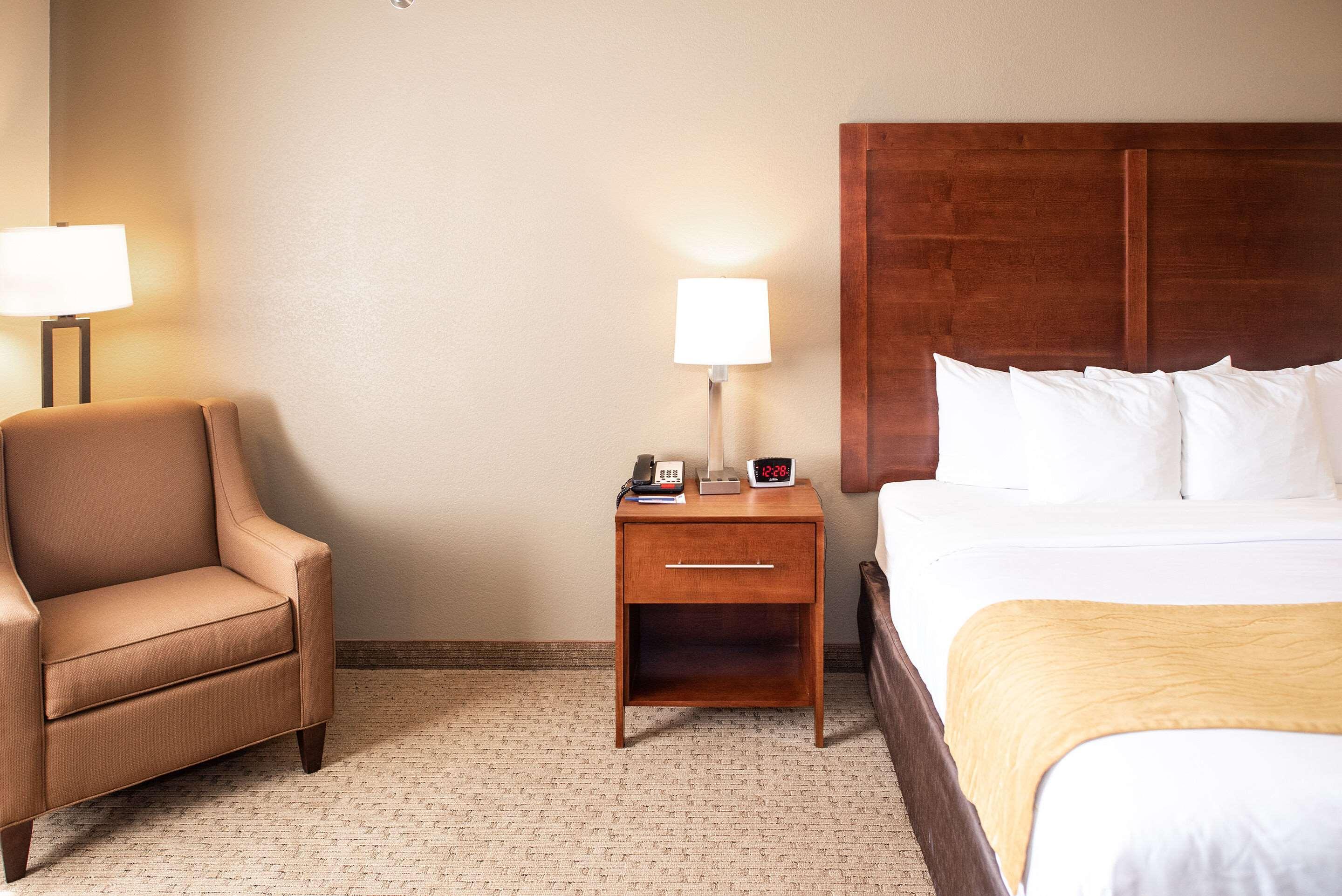 Comfort Inn & Suites Къстър Екстериор снимка