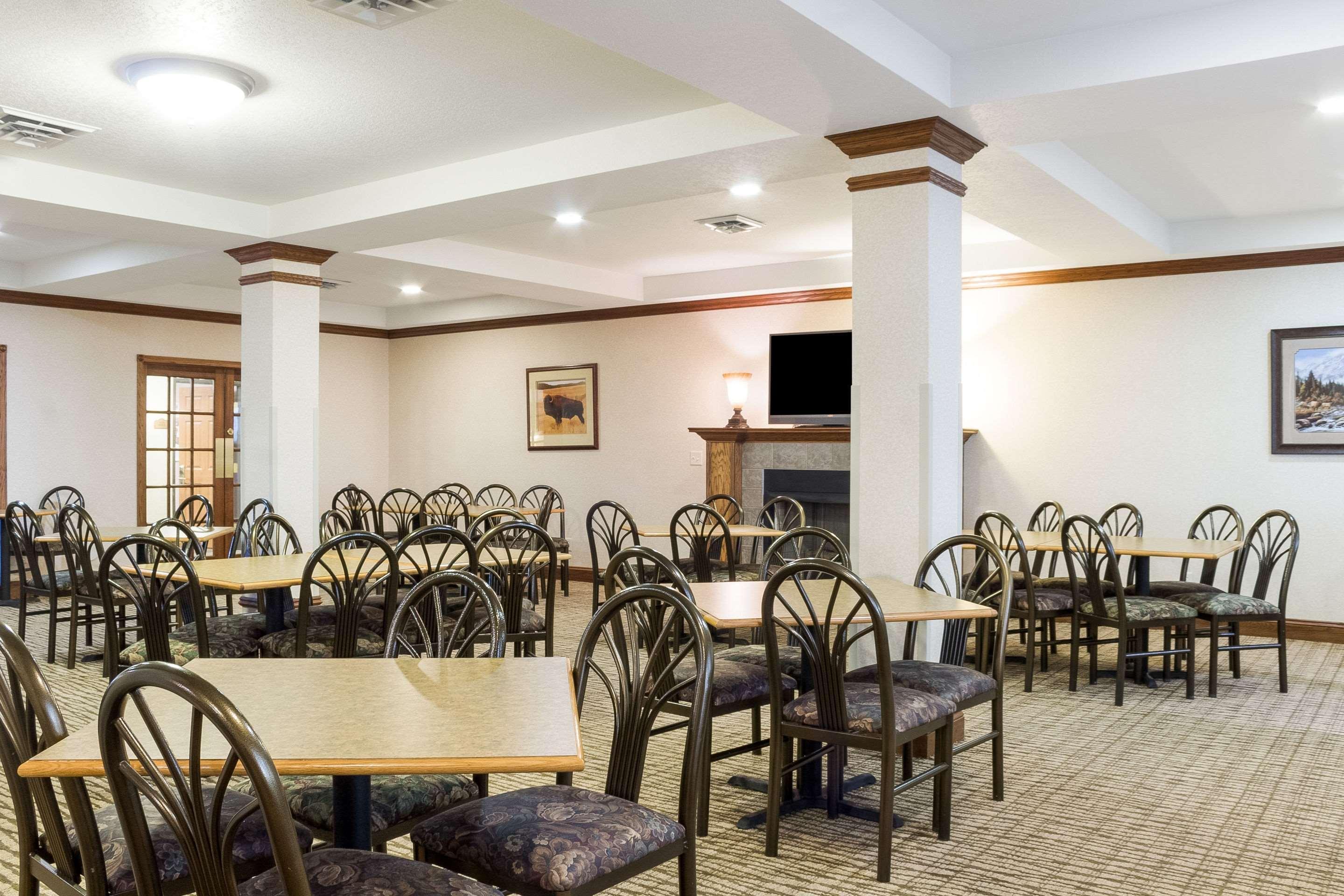 Comfort Inn & Suites Къстър Екстериор снимка