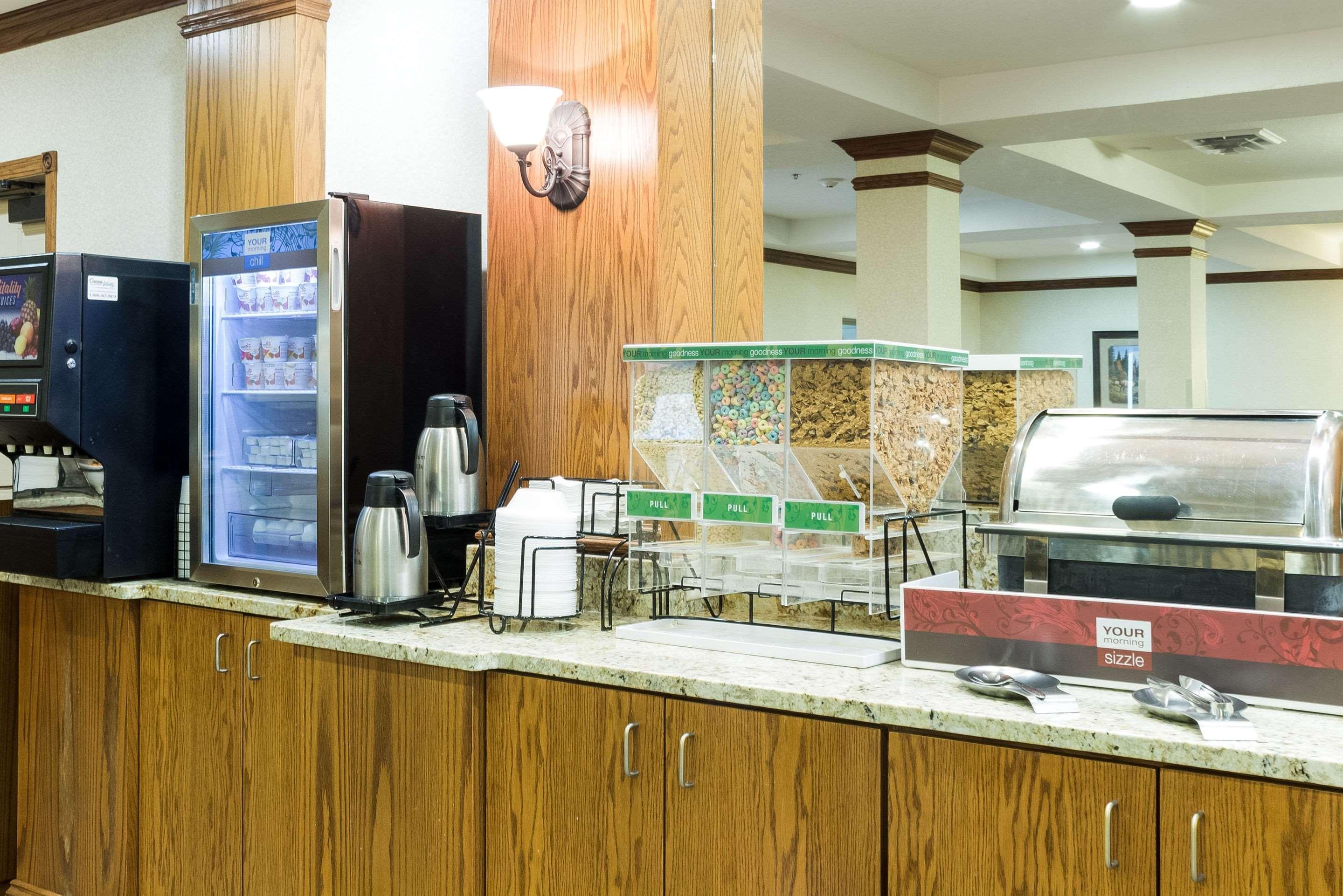 Comfort Inn & Suites Къстър Екстериор снимка